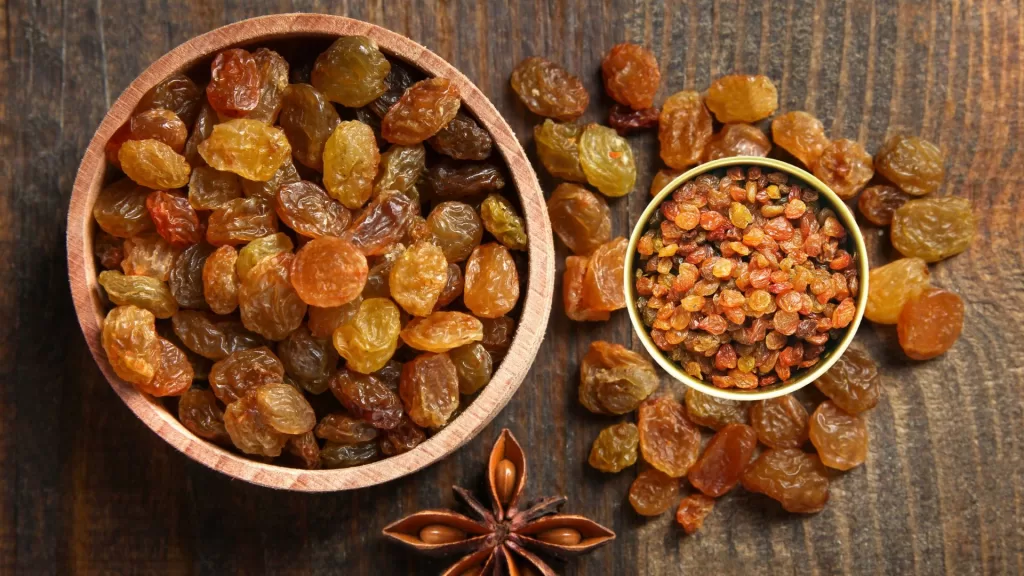 what are the benefits of eating raisins daily
